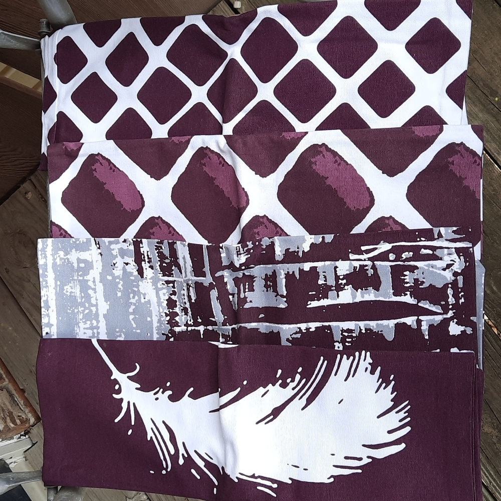 Set of 4 wine colored pillow covers